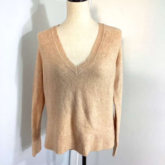 NWT J.CREW SIZE XS V NECK SWEATER MERINO WOOL ALPACA BLEND BEIGE CLASSIC - Picture 1 of 11